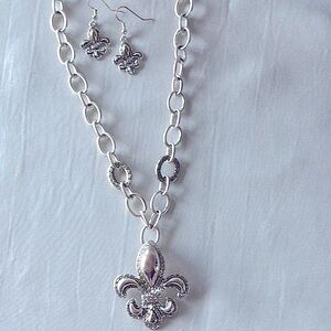 Elegant Mixed Metal Fleur De Lis Necklace Dangle Earring Set Silver Mixed Metal
